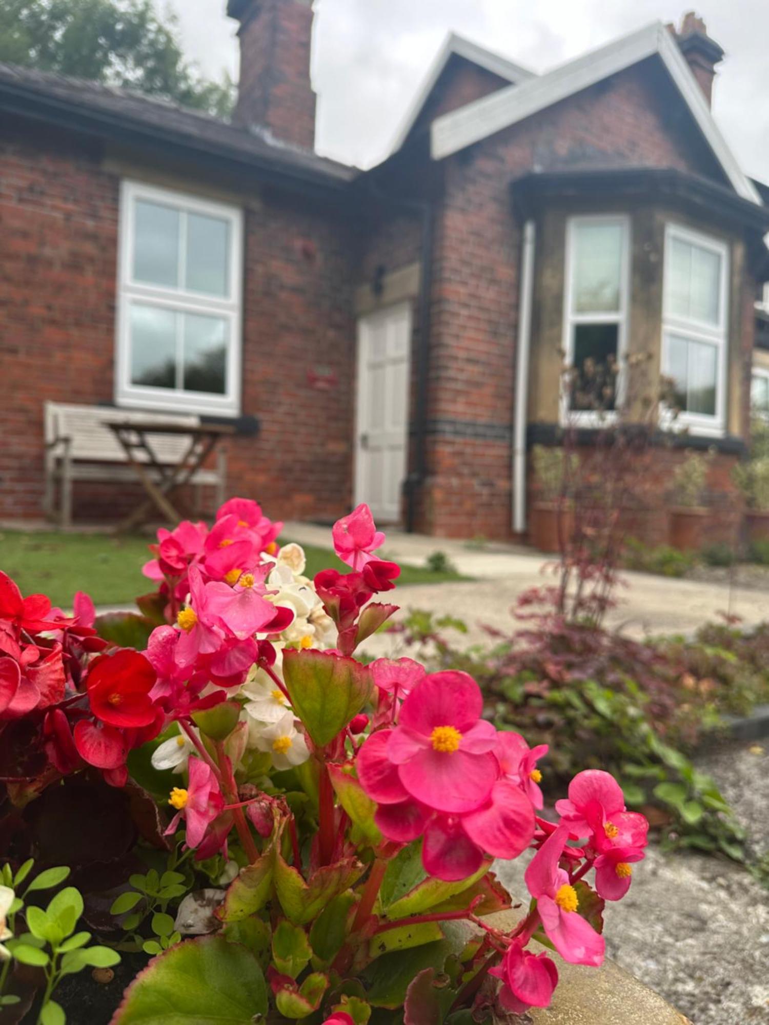 Station House Holiday Cottages, Exclusively For Grown Ups, Thornton Dale Пикъринг Екстериор снимка